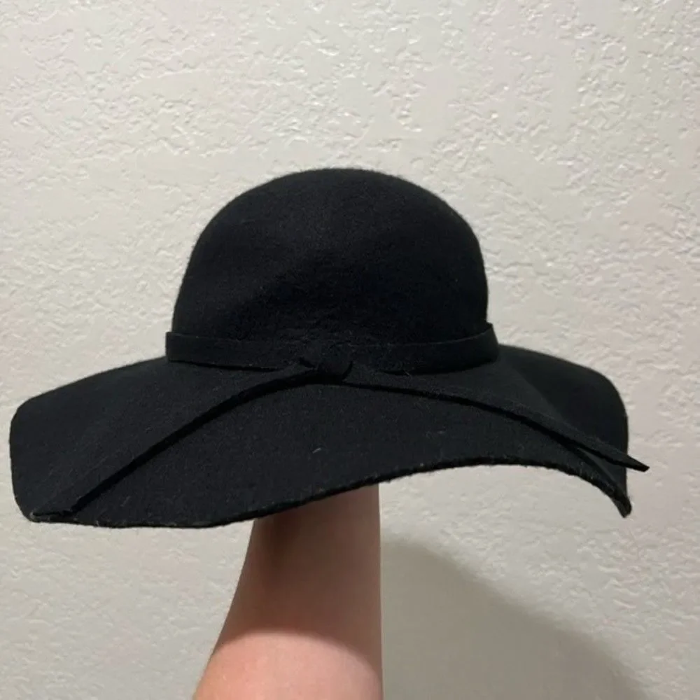 Brandy Melville | Accessories | Brandy Melville Floppy Hat  display picture 1